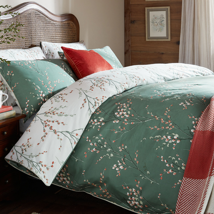 طقم غطاء لحاف "Pussy Willow" من Laura Ashley باللون الأخضر السرخسي