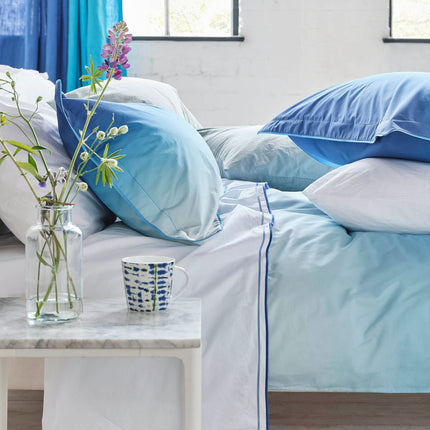 طقم أغطية لحاف "ألثيا" من هيلينا سبرينغفيلد باللون الأزرق الداكن