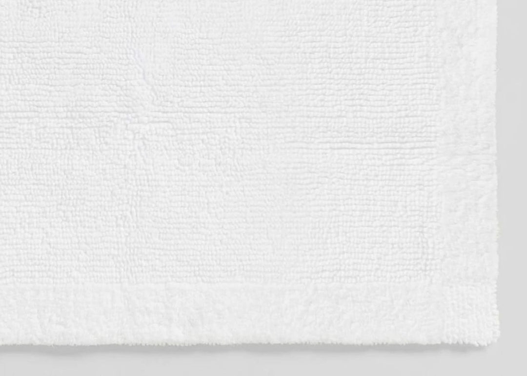 Sheridan "Larken" Bath Tufted Rugs in White