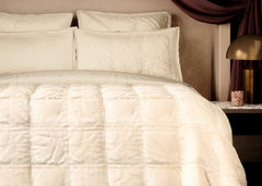 Sheridan "Remme" Bedspread in Champagne