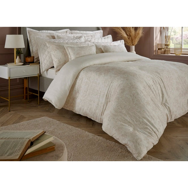 طقم لحاف وشراشف كريستي "ترينتو" باللون العسلي