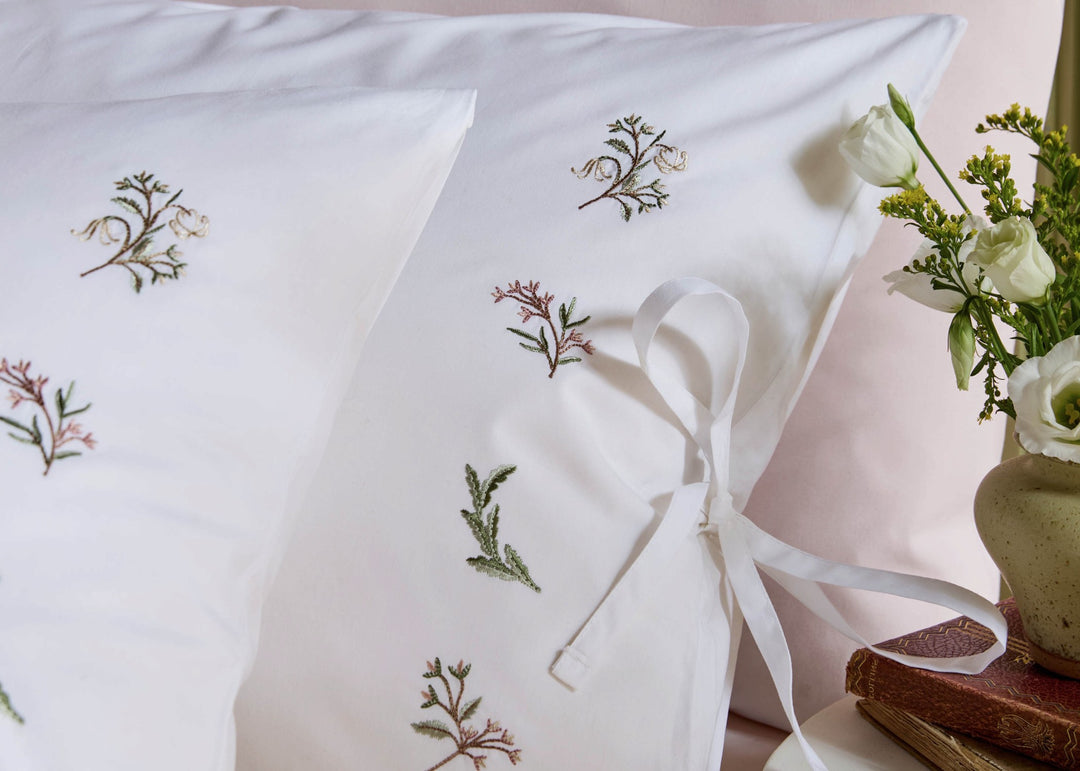 Historic Royal Palaces "Victoria Sprigs" Duvet Cover Set in Rose Pink