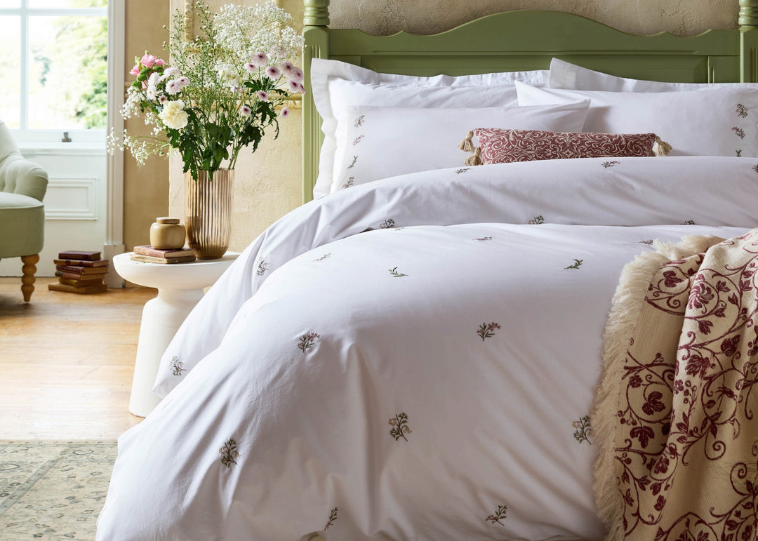 Historic Royal Palaces "Victoria Sprigs" Duvet Cover Set in Rose Pink