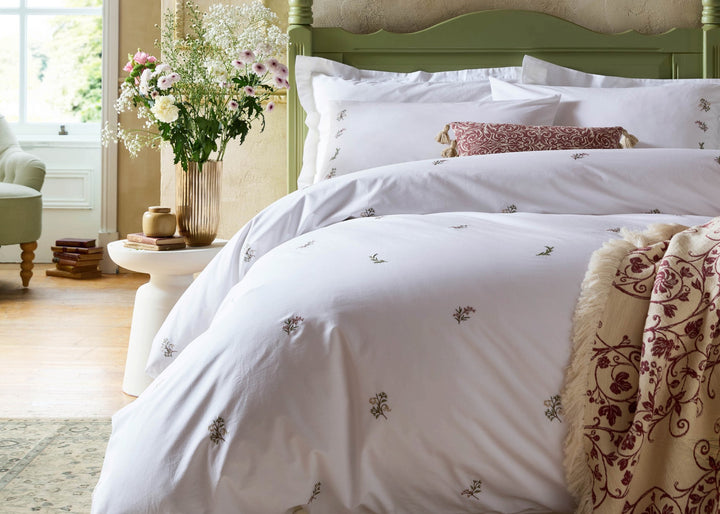 Historic Royal Palaces "Victoria Sprigs" Duvet Cover Set in Rose Pink
