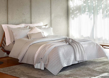 Amalia "Suave" 430 Thread Count Quilted Coverlet in Grey