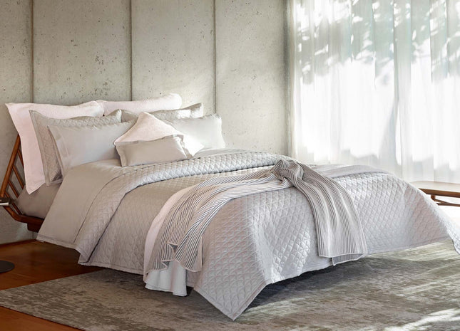 Amalia "Suave" 430 Thread Count Quilted Coverlet in Grey