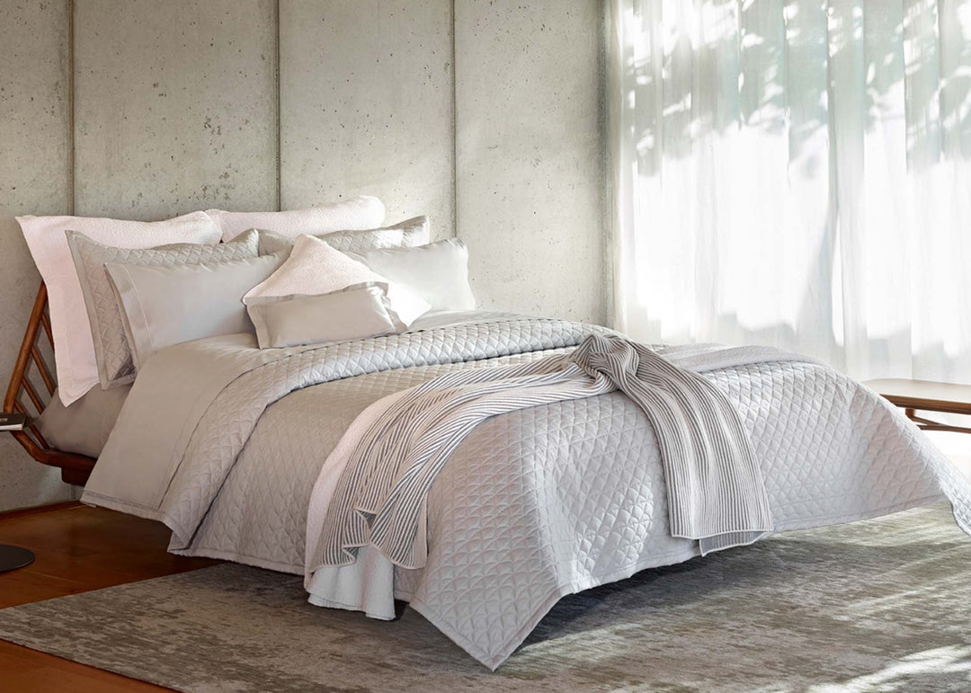 Amalia "Suave" 430 Thread Count Quilted Coverlet in Grey