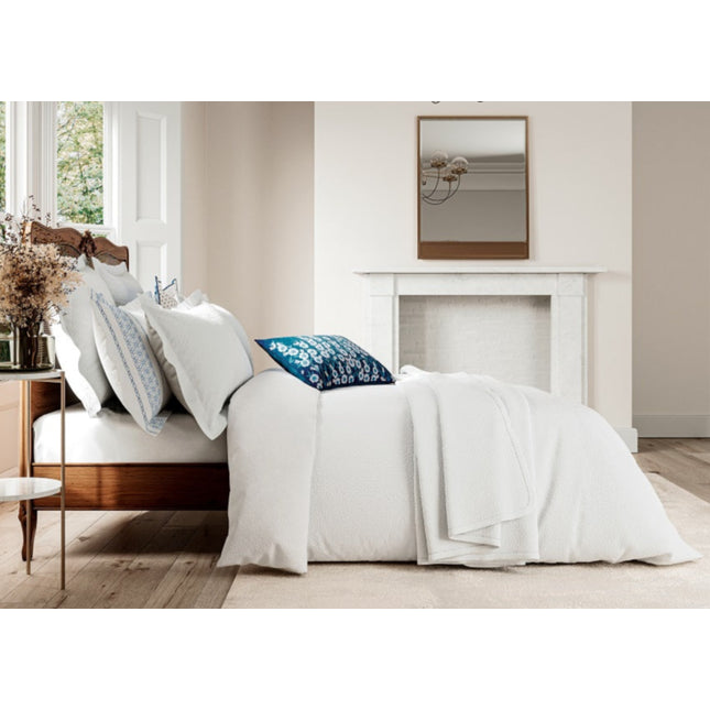 V & A "Samara" Duvet Cover in White