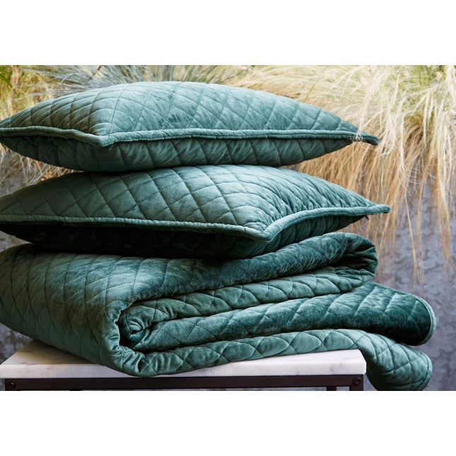 Christy "Edmonton" Velvet Throw in Colour Moss Green